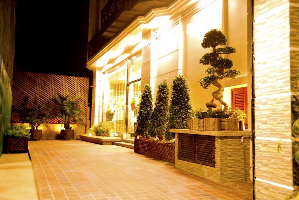 The Home Hotel Mandalay Exterior foto